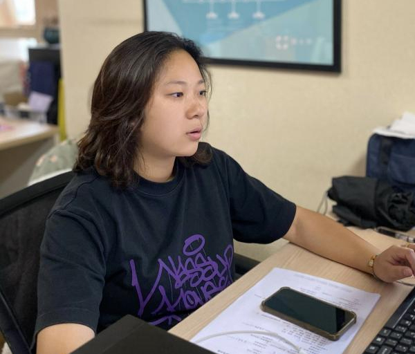 陳薇伊-孜孜不倦勤學(xué)善思，把困難踩到在腳下